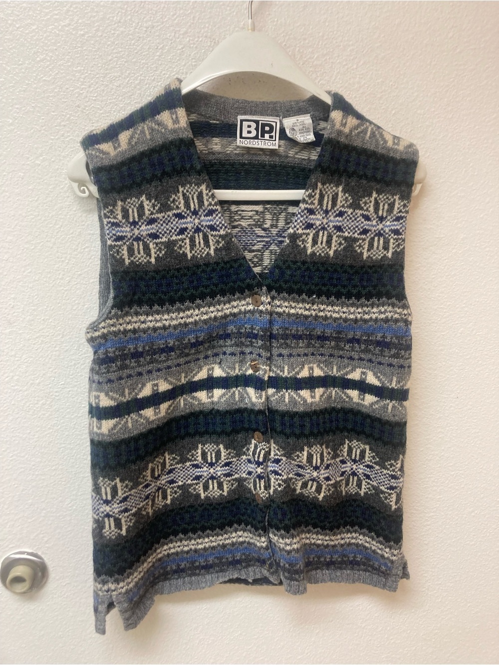 BP. NORDSTROM Nordic Wool Cream/Gray/Blue/Green Fair Isle Vest (8)